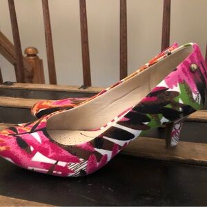 Life Stride Parigi Pink Floral Tropical Print Pumps Size 8